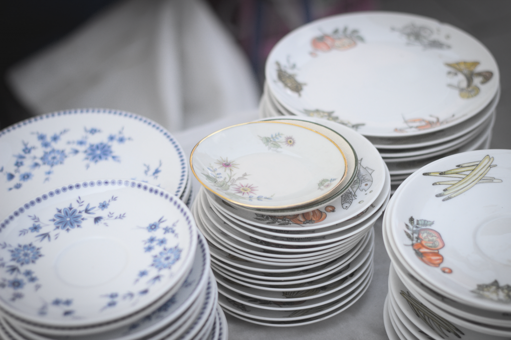 Multipel china plates